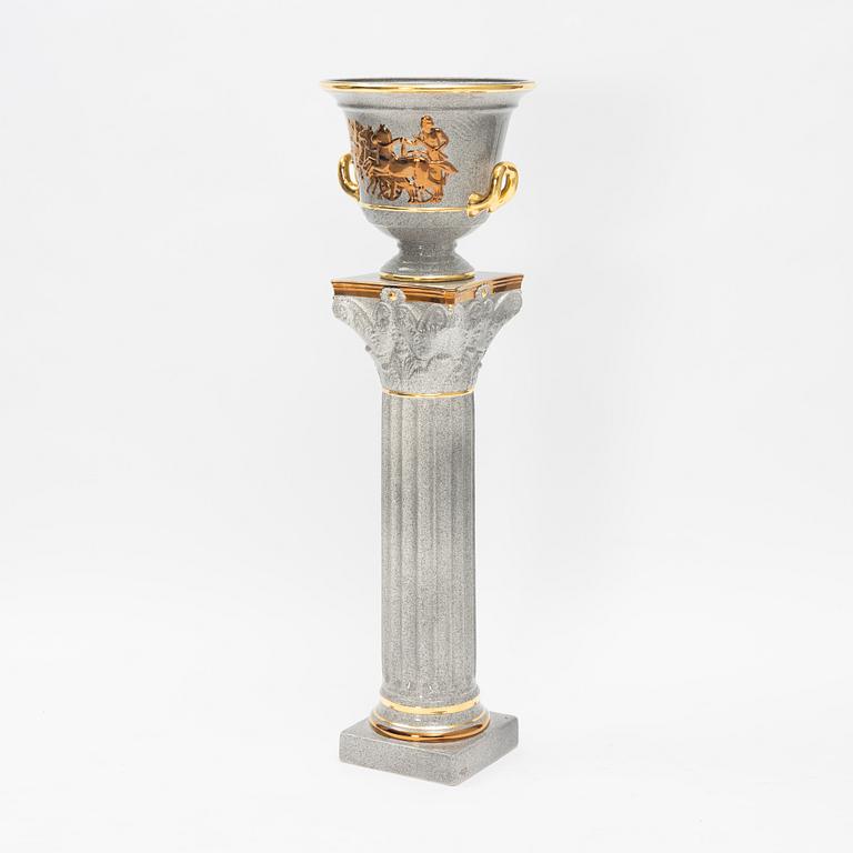 A ceramic flower pot on pedestal, Spain, end of the 20th century.
