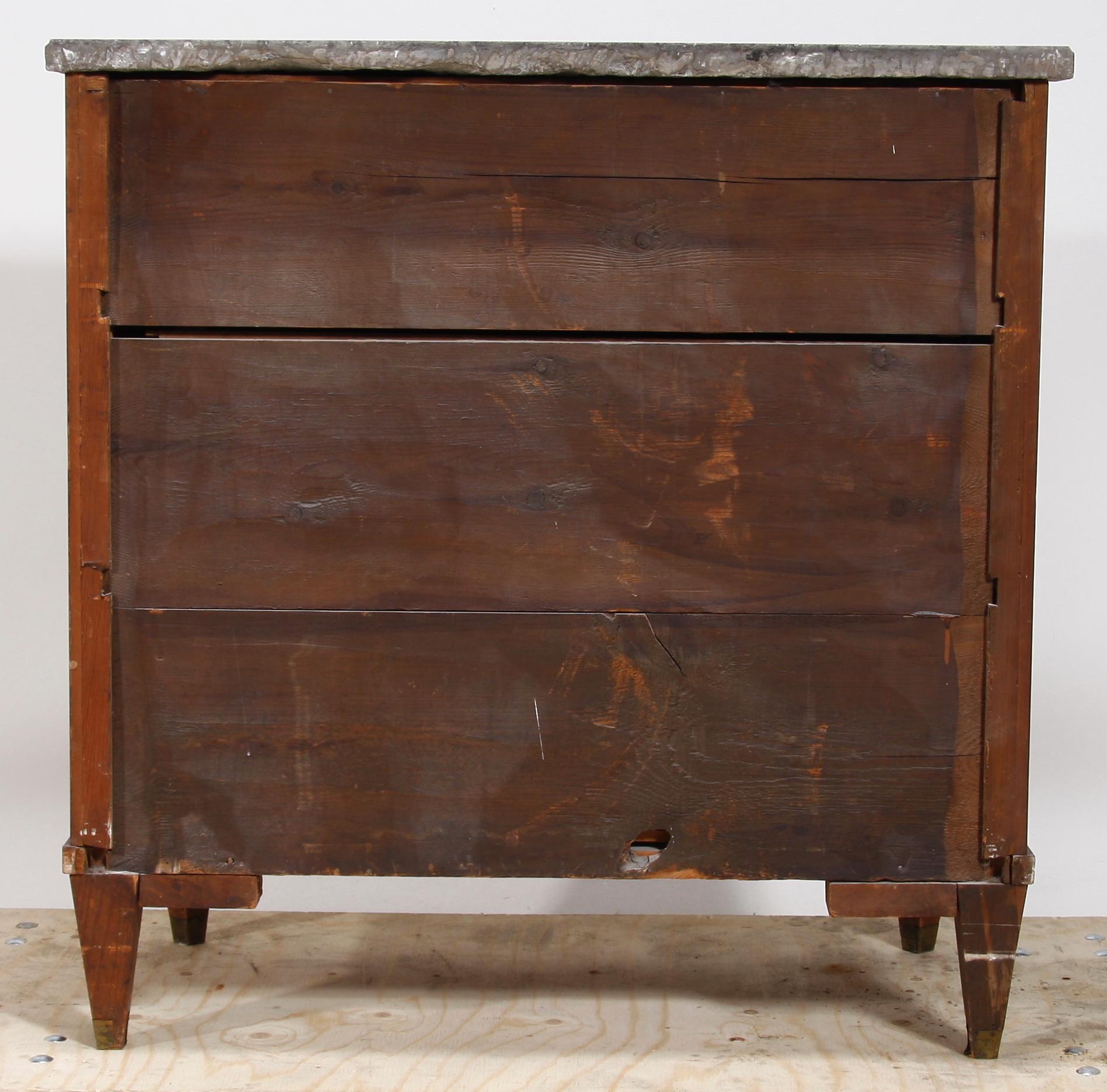 BYRÅ. Sengustaviansk stil, 1800-tal.