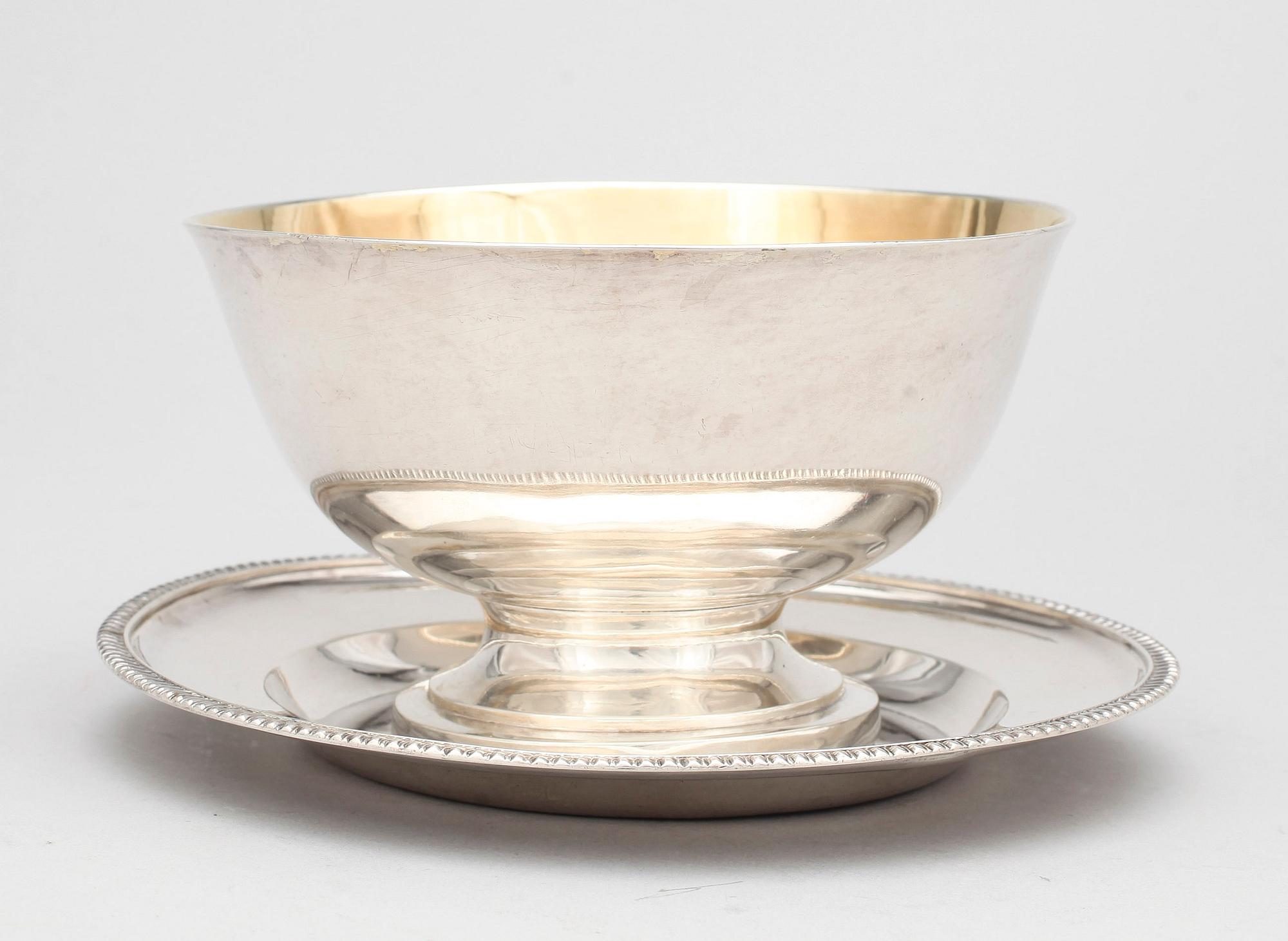 SÅSSKÅL MED FAT, silver, Anders Lundquist, Stockholm, 1833 resp 1847. Tot ca 480 gram.