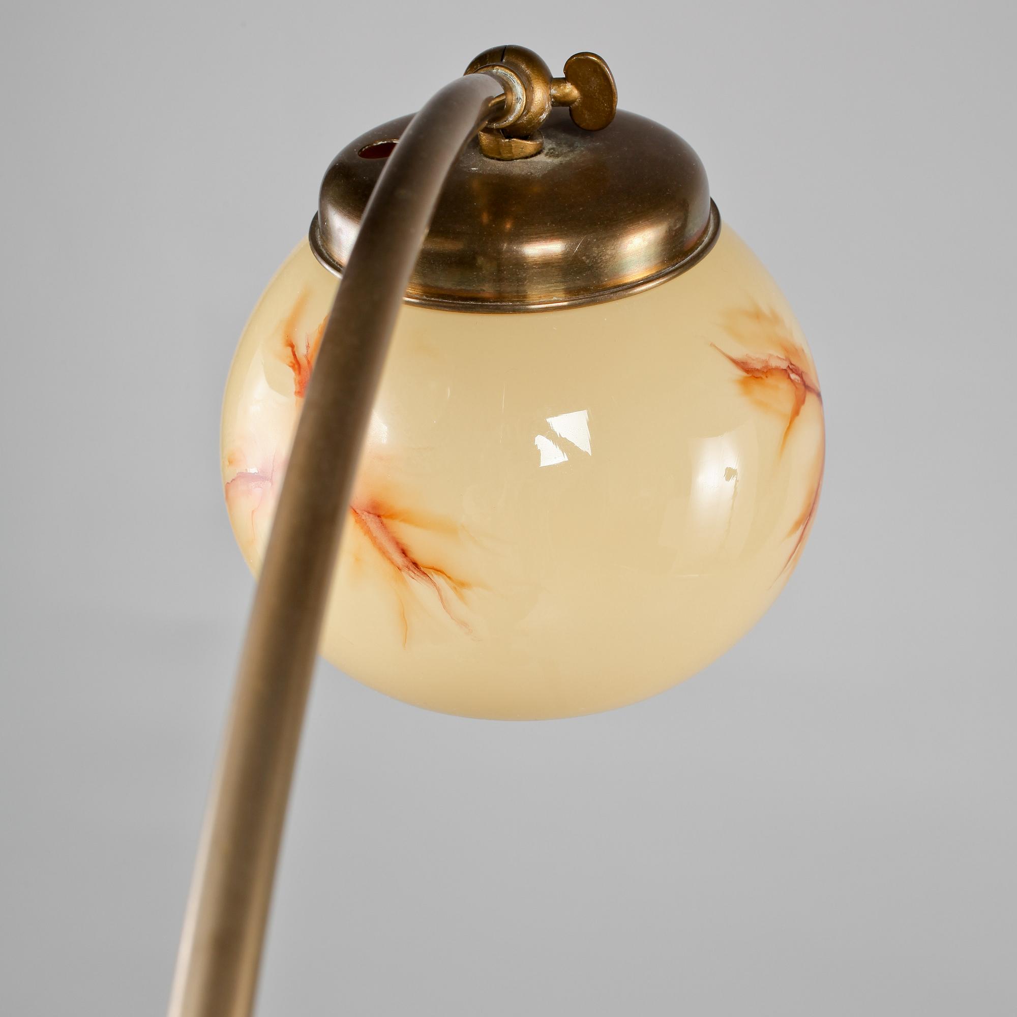 GOLVLAMPA, 1900-talets första hälft.