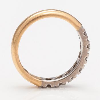 Sormus, 18K kultaa ja timantteja n. 0.57 ct yht. Helkelä Oy Kultasepänliike, Rauma 2004.