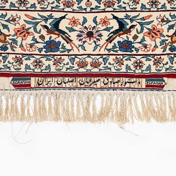 Matta, semiantik Isfahan, centrala Persien, signerad (Sadegh) Seirafian, ca 174 x 113 cm.