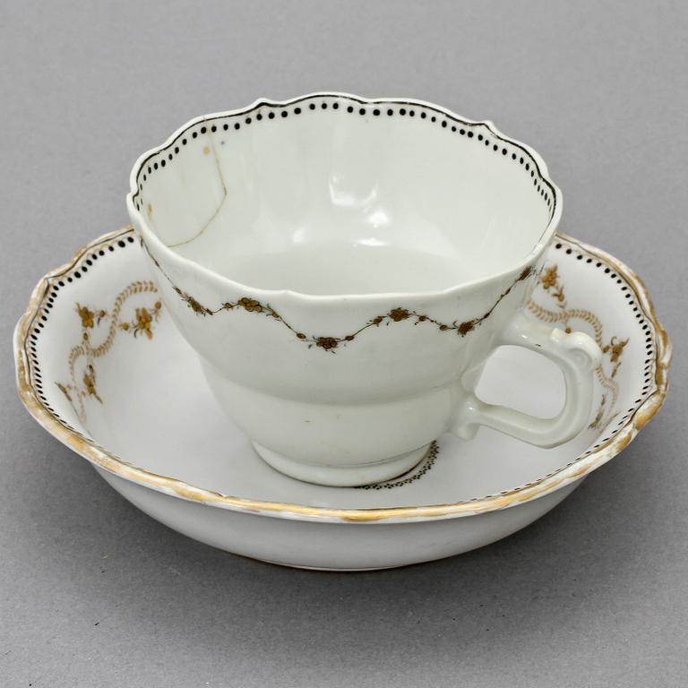 BÅLSKÅL samt KAFFEKOPPAR, 11 st, porslin, Kina, 1700/1800-tal.