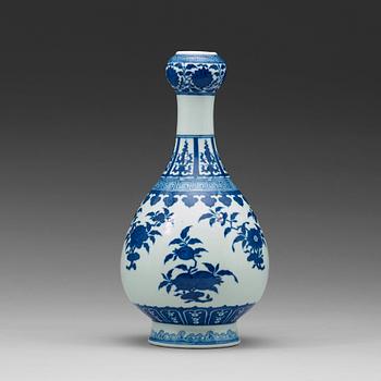 A blue and white 'three abundancies' bottle vase, China, 20th Century.