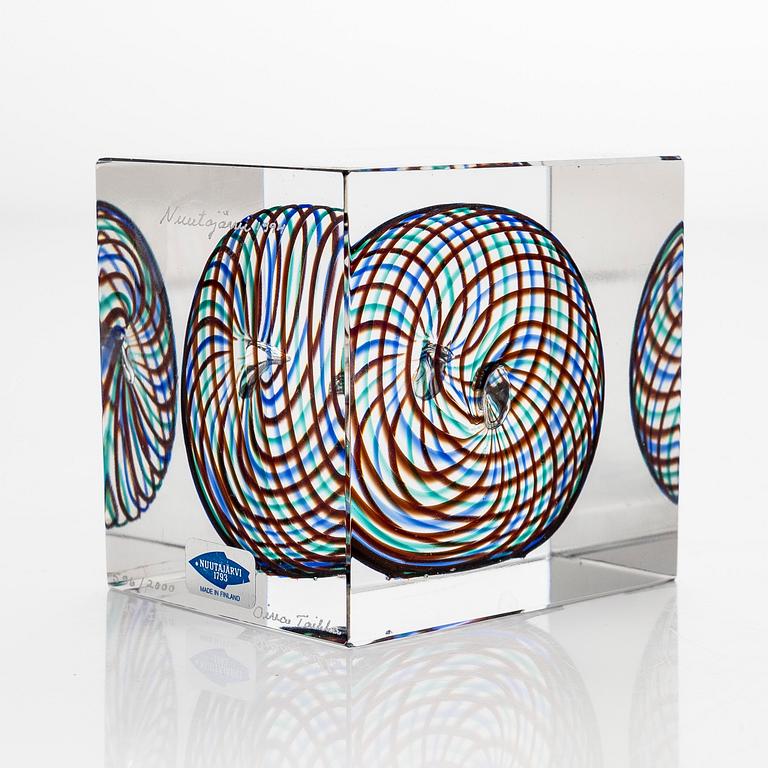 Oiva Toikka, an annual glass cube, signed Oiva Toikka Nuutajärvi 1994 and numbered 596/2000.