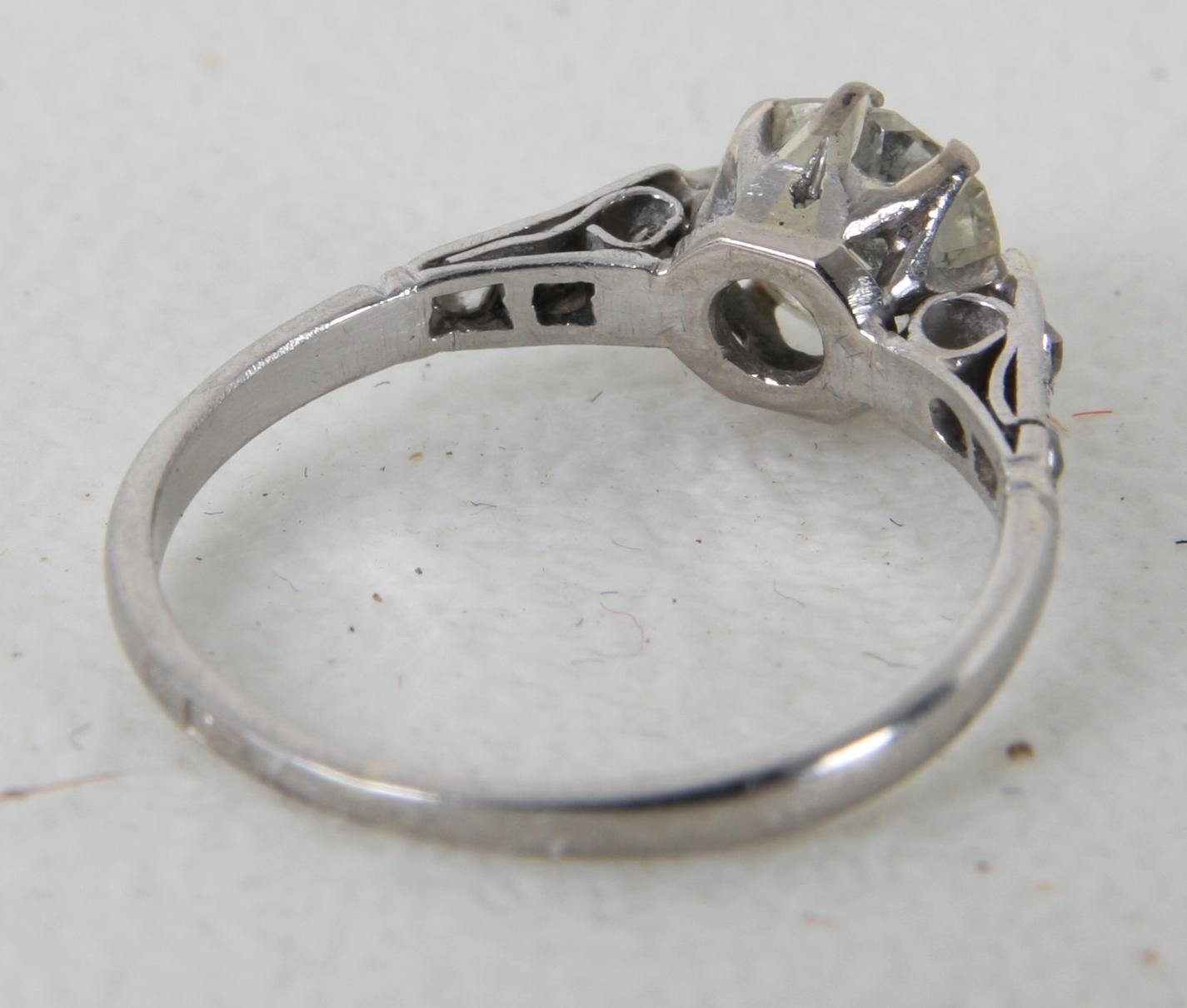 RING, vg 14K med gammalslipad diamant ca 0,5ct + 6 rosenstenar.