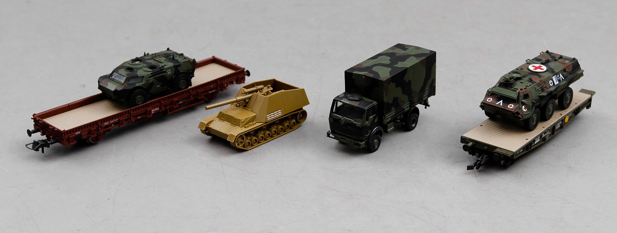 SAMLING MODELLER, 109 delar, "Minitanks", Roco, Österrike.