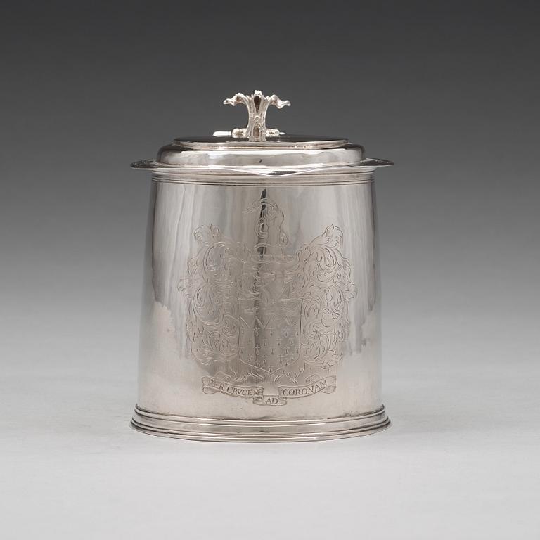 An English 17th century silver tankard, possibly of John Ruslen, London 1680.