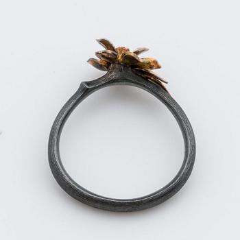 OLE LYNGGAARD RING silver and 18K gold.