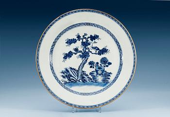 1531. A blue and white charger, Qing dynasty, Qianlong (1736-95).
