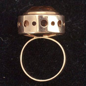 RING, guld 14K, rökkvarts, Martti Viikinniemi, Heinola 1966 samt ÖRHÄNGEN, ett par, guld 14K, rökkvarts.