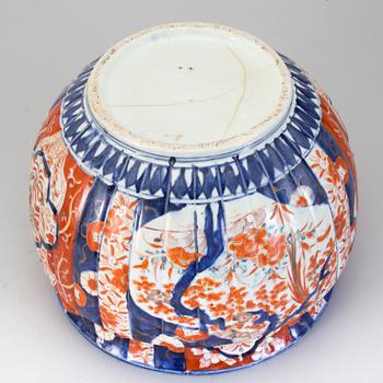 A japanese imari flower pot Meiji(1868-1912).