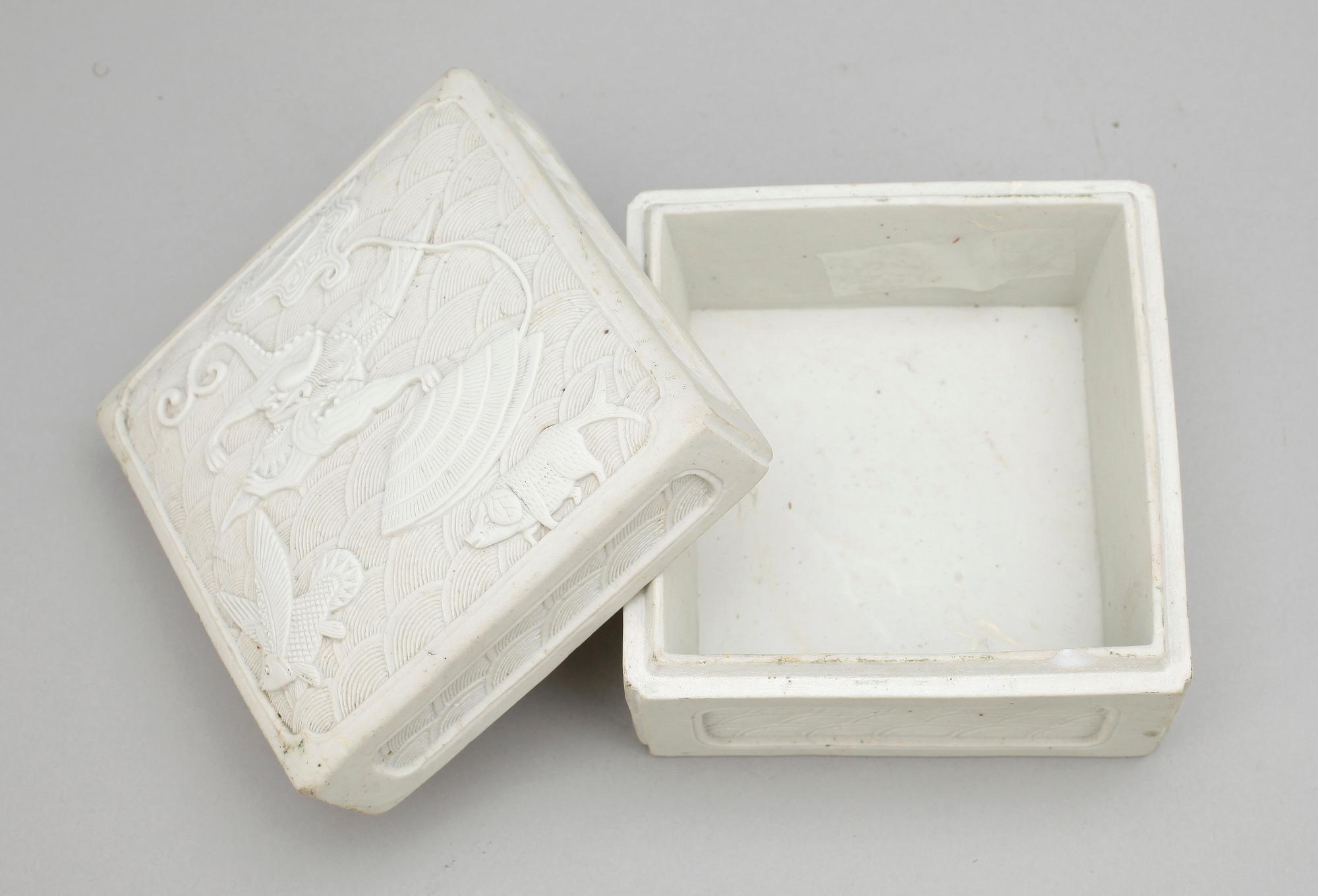 ASK MED LOCK, bisquit. Kina, Qing dynastin, 1800-tal.