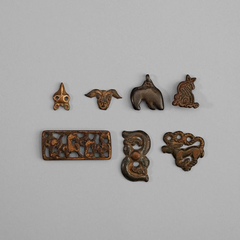 A set of seven bronze pendants and garment plaques, Ordo, Warring States (481-221 BC).