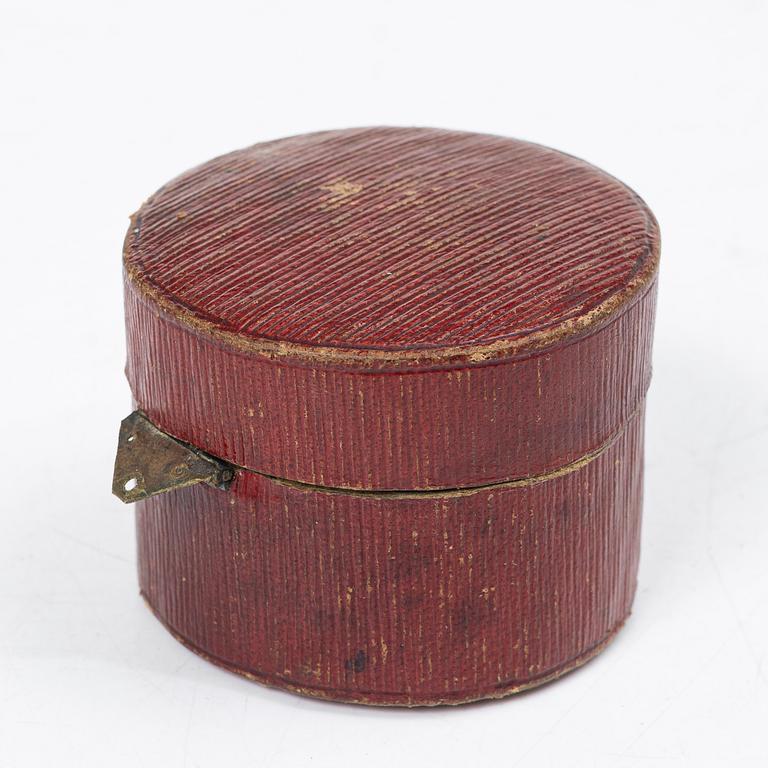 A 19th century spyglass in case.