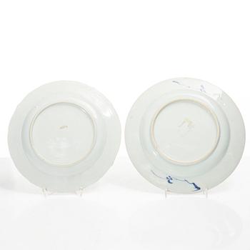 A set of five blue and white dinner plates, Qing dynasty, Qianlong (1736-95).