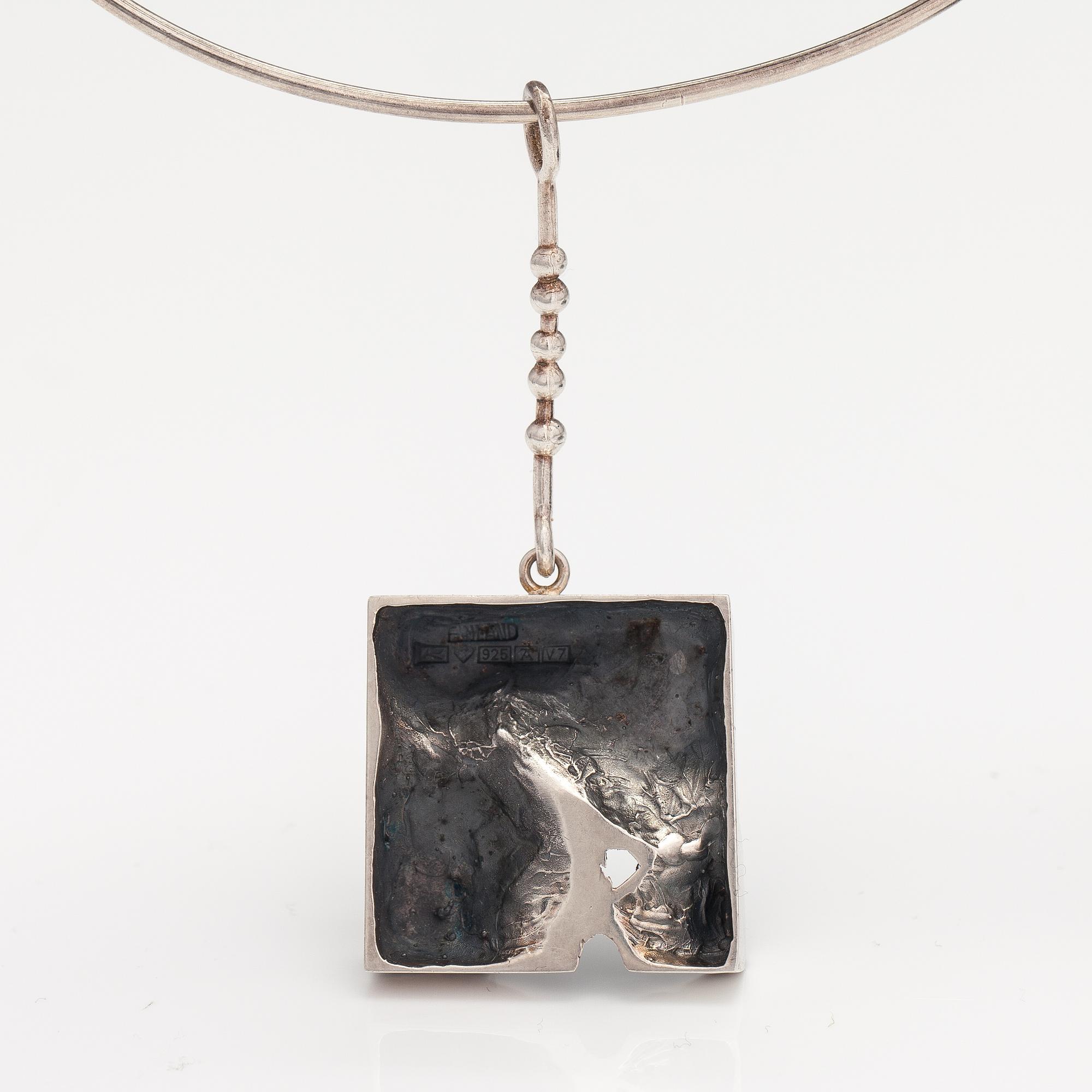 Jorma Laine, Halsband, sterlingsilver. Kultateollisuus, Åbo 1974.