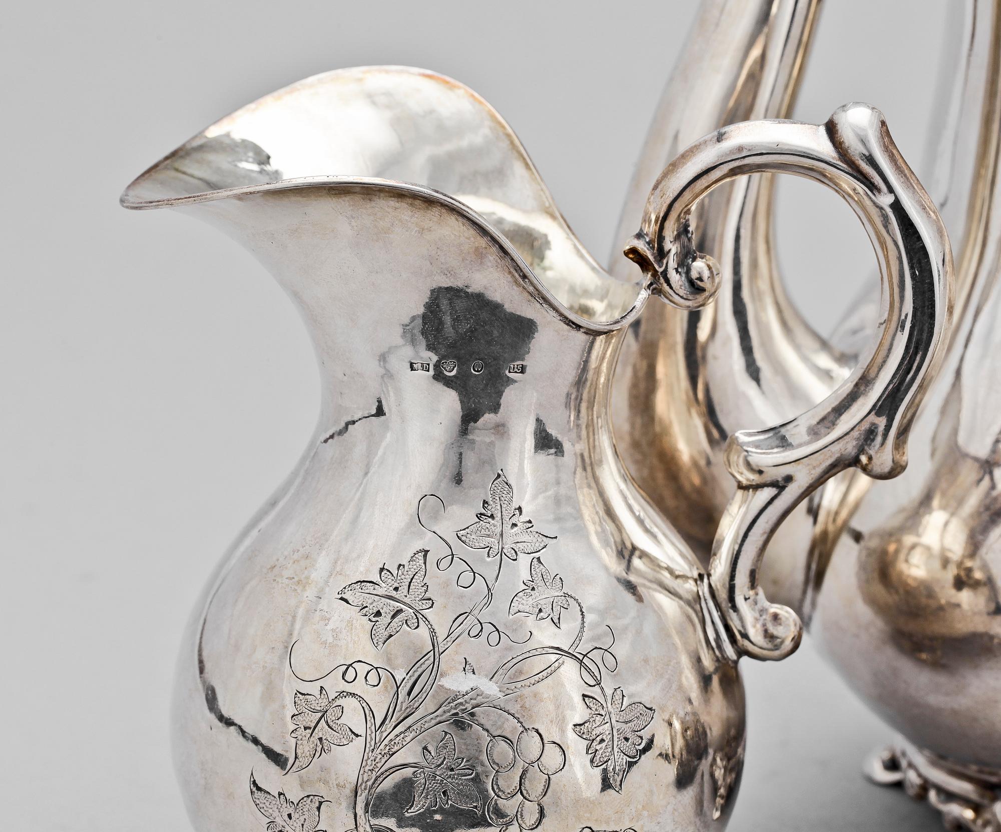 KAFFEKANNA, KANNA samt GRÄDDKANNA, silver. 1800-tal. Ca 645 g.