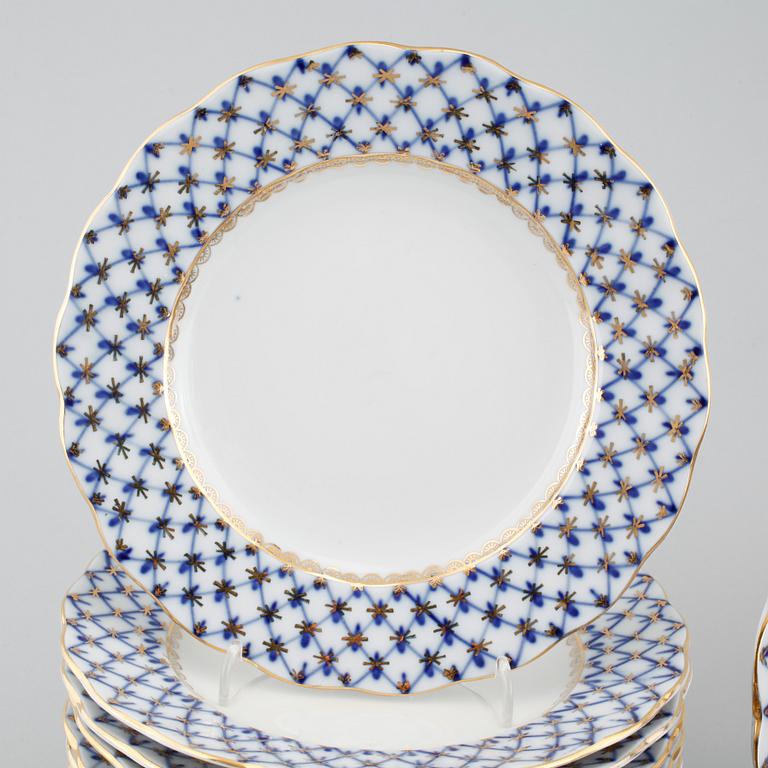 TE- samt KAFFESERVIS, 34 delar, porslin, "Cobalt Net" Lomonosov, Made in USSR, 1900-talets andra hälft.