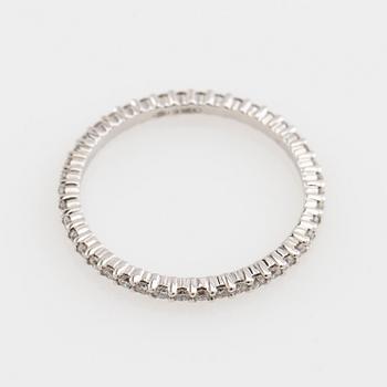 Alliansring, 18k vitguld med briljantslipade diamanter.