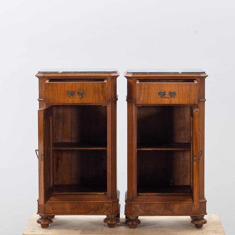 SÄNGBORD ett par 1900-talets första hälft.