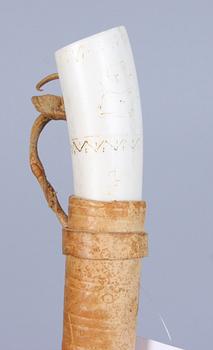 KNIV, ben, sign o dat "1944".