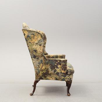 A Queen Anne-style armchair, 19th century.