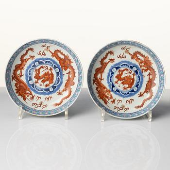 Fat, ett par, porslin. Qingdynastin, med Guangxus märke och tid (1875-1908).