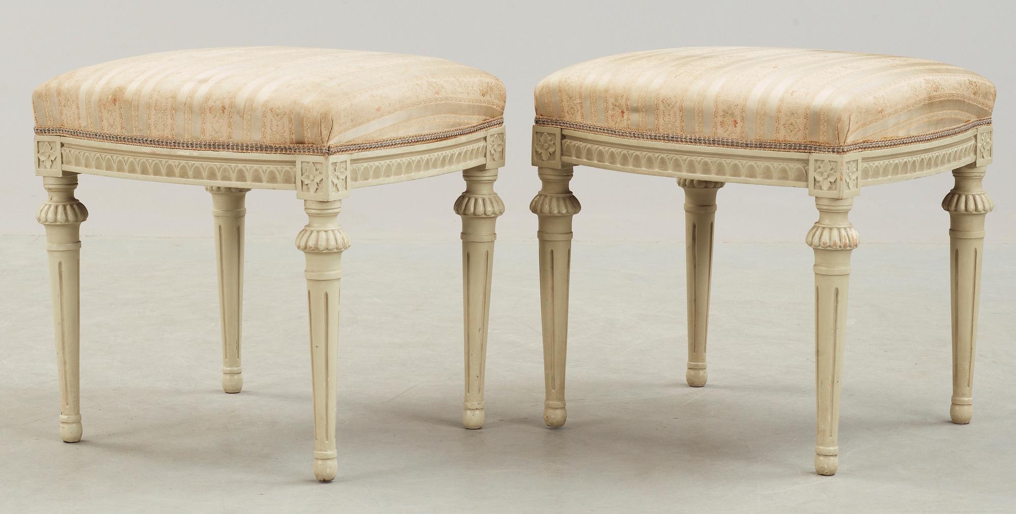 TABURETTER, ett par, gustaviansk stil, 1900-talets första hälft.