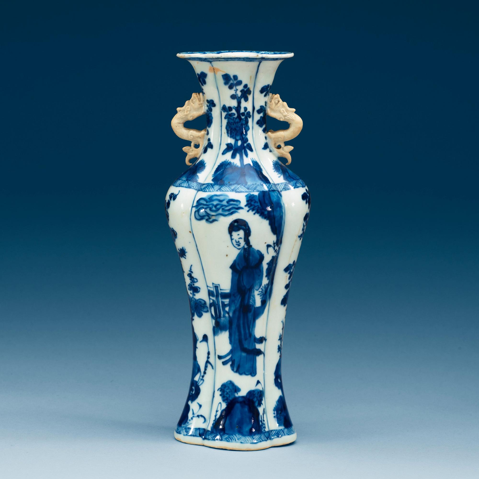 VAS, porslin. Qing dynastin, Kangxi (1662-1722).