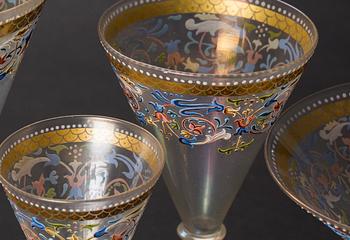 GLASSERVIS, 97 delar, Renässans-stil. Venedig, 1900-talets första hälft. Troligen Salviati & Co,