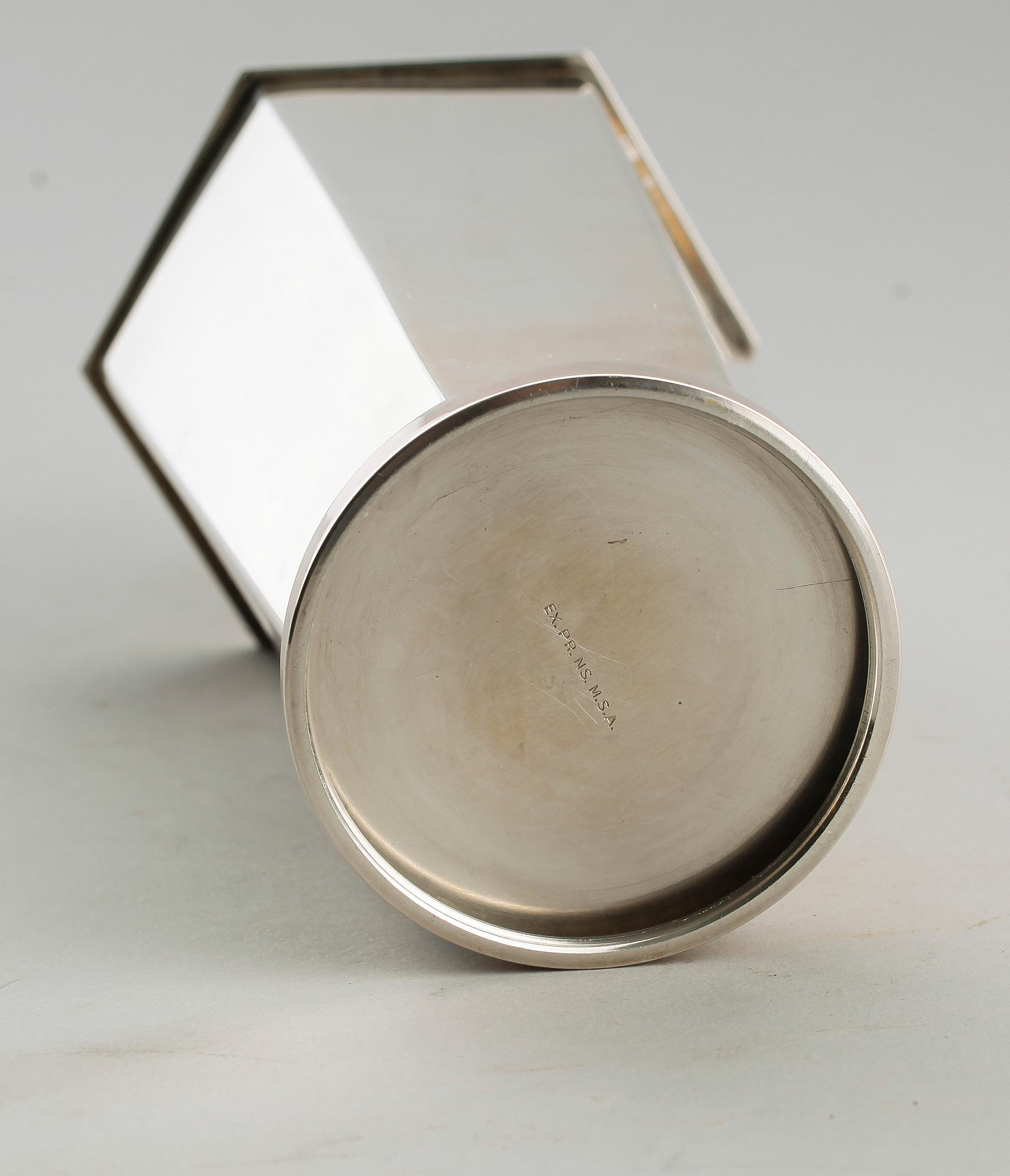 SHAKER OCH COCKTAILGLAS, 13 delar, nysilver, bl a Tesi, 1900-talets mitt.