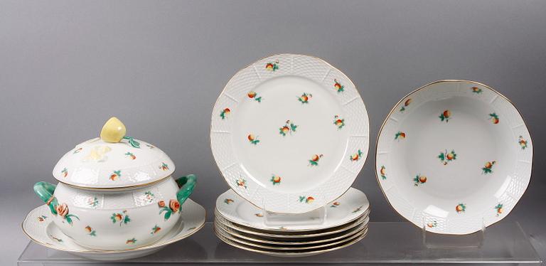 MATSERVIS, 23 delar, porslin, rokokostil, Herend, 1900-talets andra hälft.