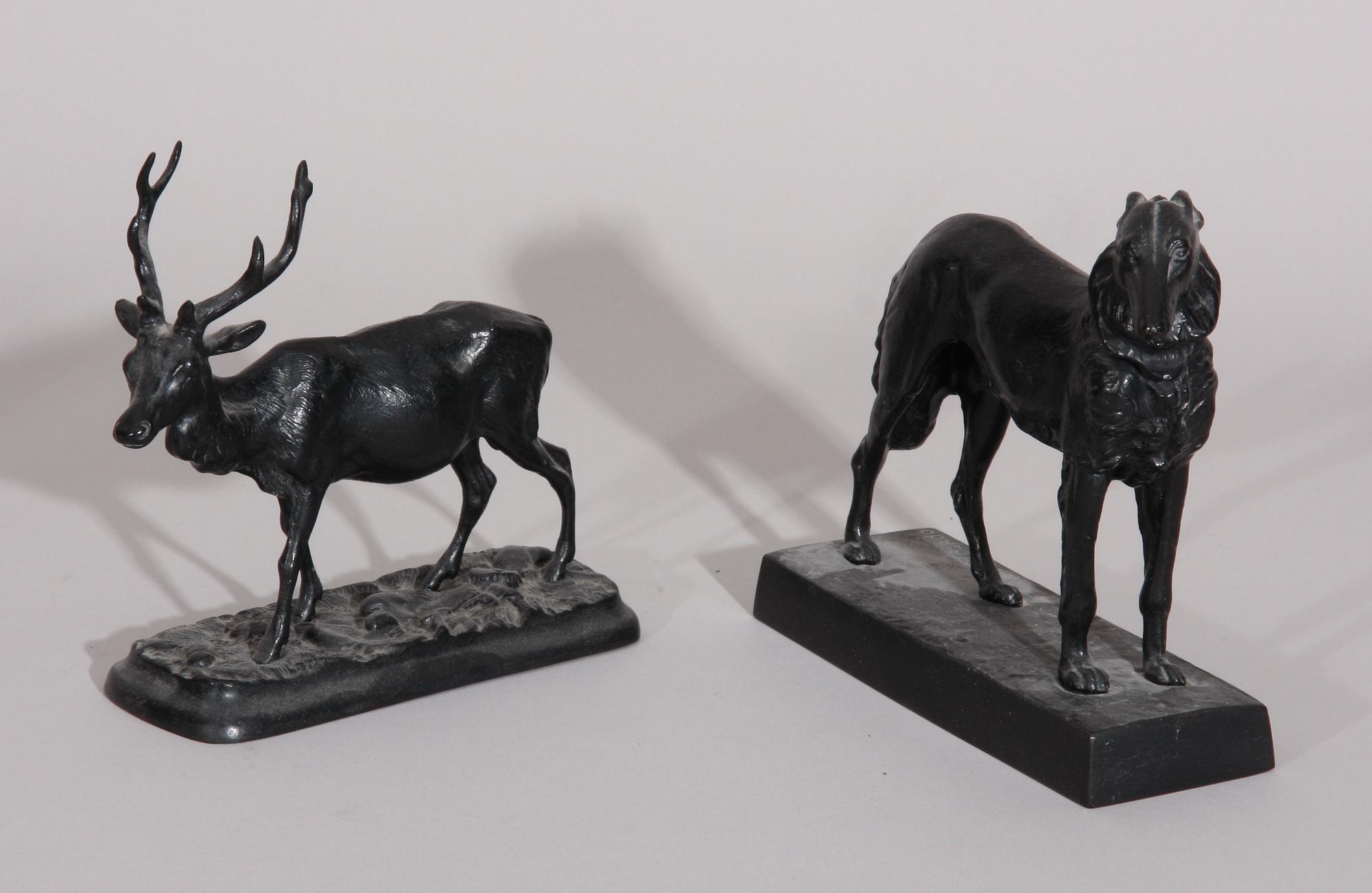 SKULPTURER, 2 st. Gjutjärn.