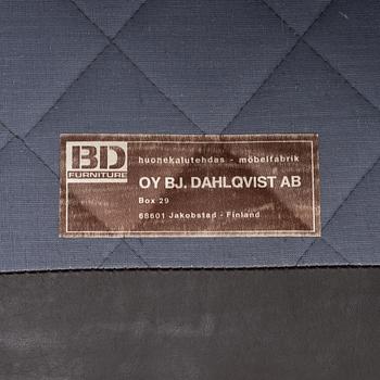 Fåtöljer, ett par, Chesterfieldmodell, OY BJ Dahlqvist AB, BD Furniture, Jakobstad, Finland, 1900-talets andra hälft.