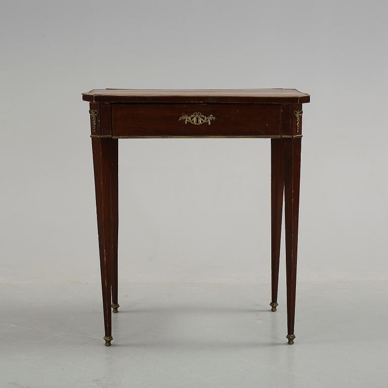 BORD, mahogny, sengustavianskt, omkring 1800-talets mitt.