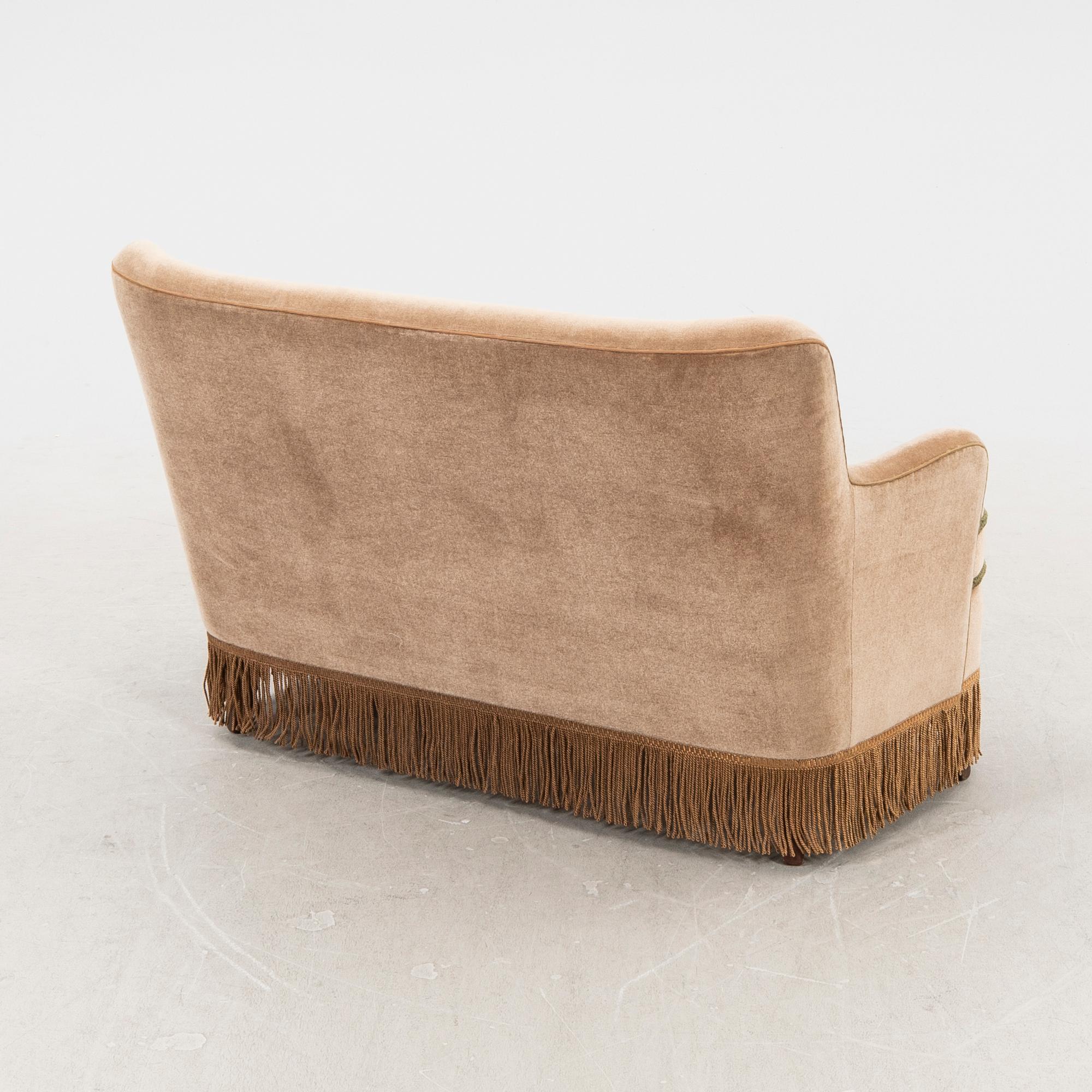 A 1940/50s sofa.