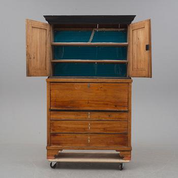 CUPBOARD, first half of the 19th century.