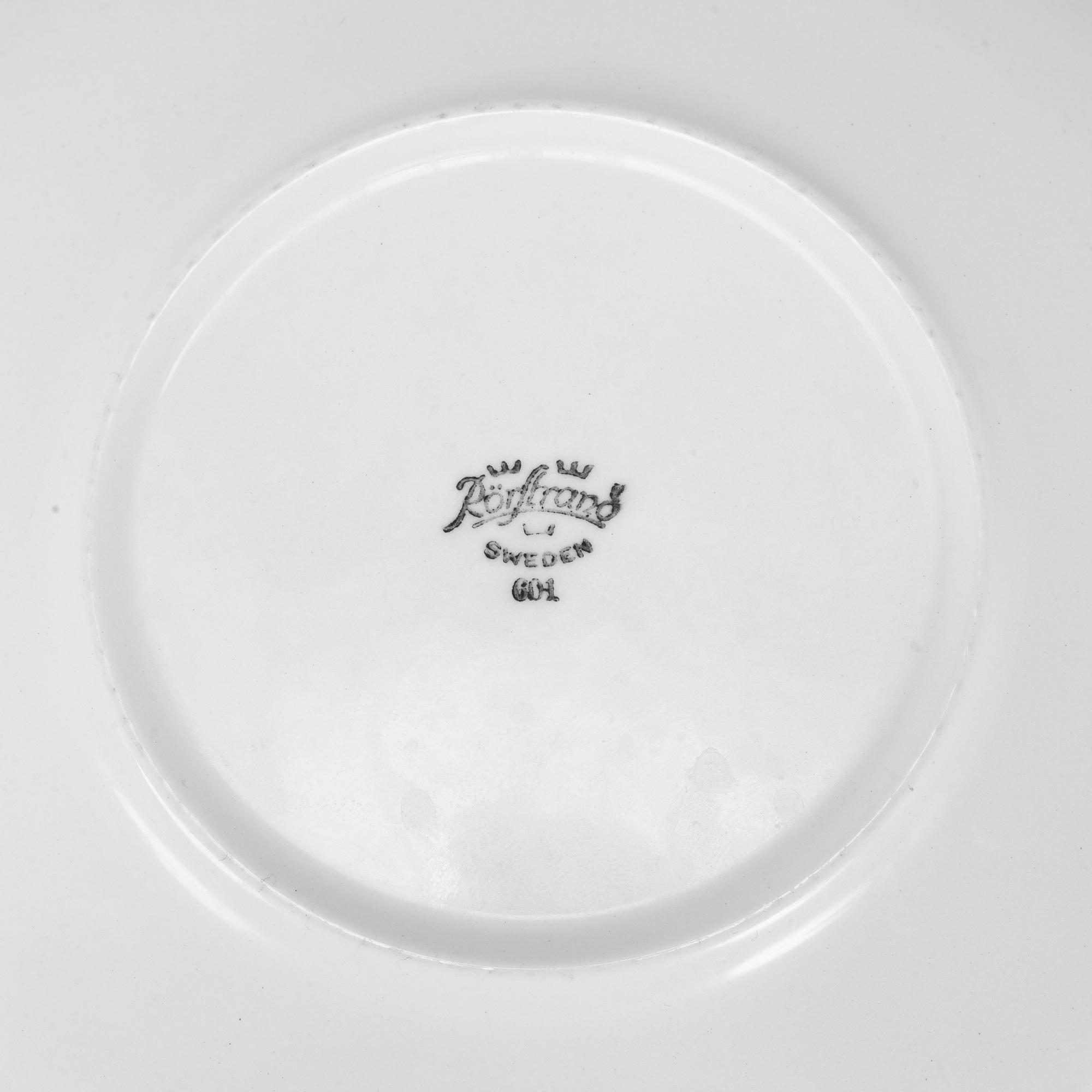 Thirty pcs of 'Blå eld' dinner service by Hertha Bengtsson.