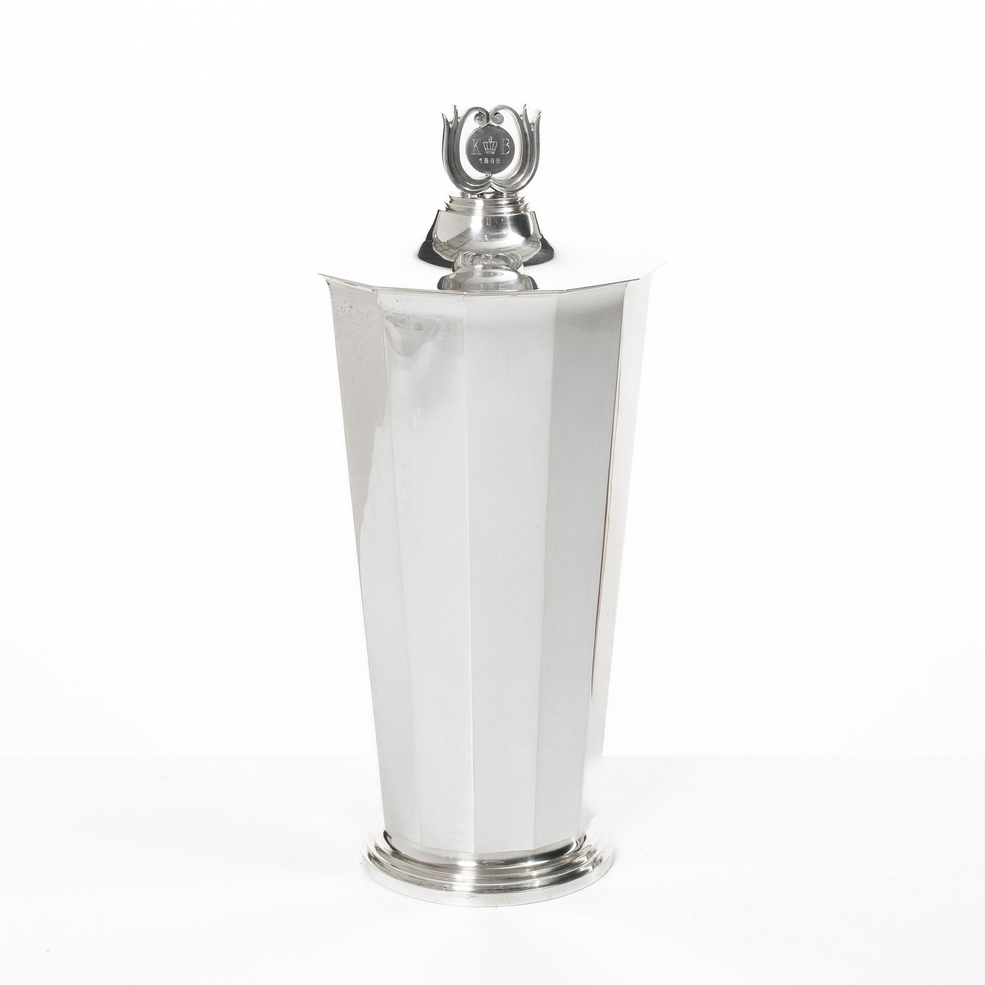 Atelier Borgila, A lidded sterling silver goblet, Stockholm 1951.