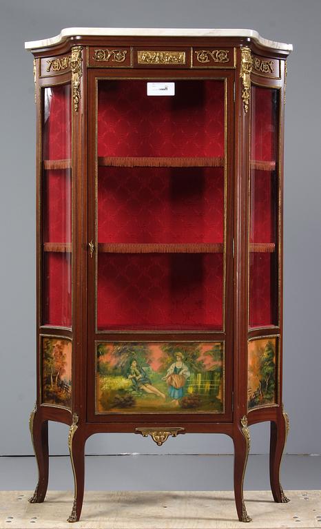 VITRINSKÅP, Louis XVI-stil, Spanien, 1900-tal.