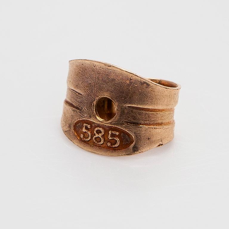 Earrings, 14K gold, Italy.