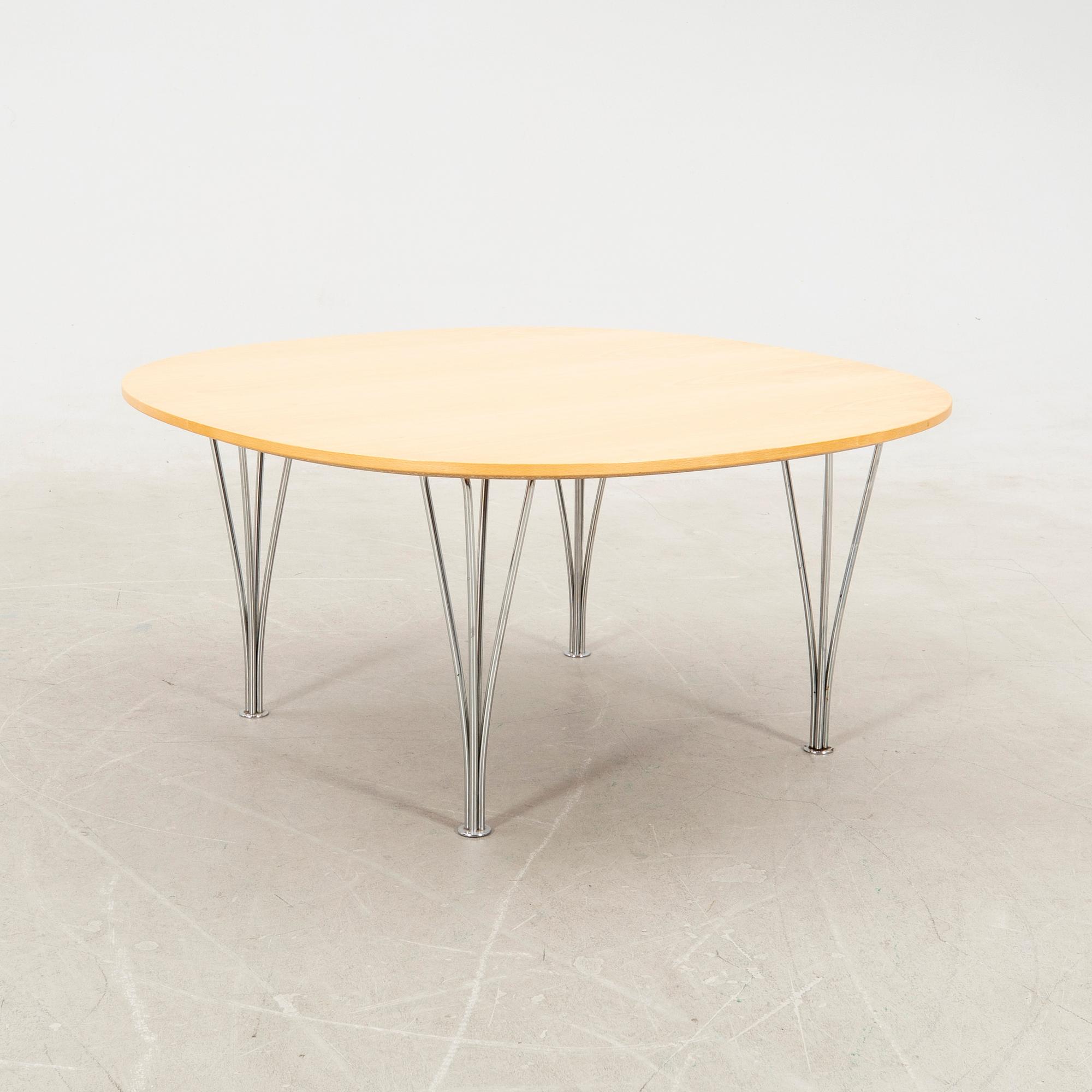 Bruno Mathsson & Piet Hein, soffbord "Supercirkel" för Fritz Hansen, Danmark sent 1900-tal.