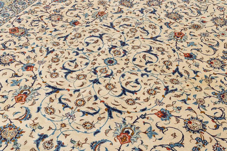 A Keshan carpet, c. 395 x 295 cm.