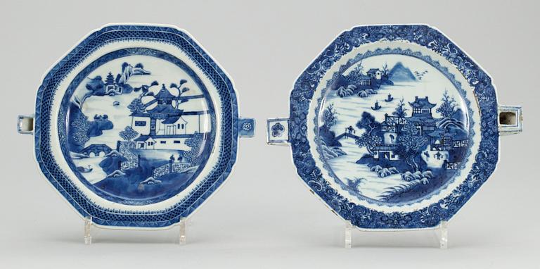VÄRMETALLRIKAR, 2 st, porslin. Qing dynastin. Jiaqing (1796-1820).