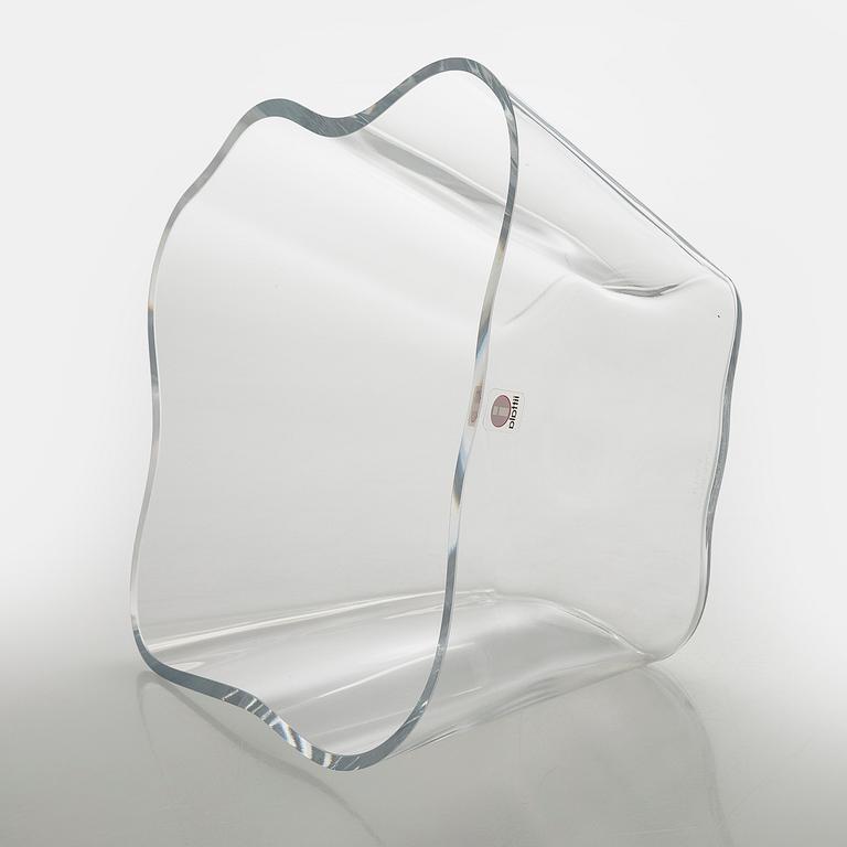 Alvar Aalto, one piece of  'Aalto flower' glass sculpture, signed Alvar Aalto Iittala, late 20th century.