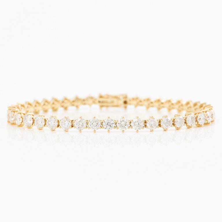 Tennis bracelet in 18K gold with brilliant-cut diamonds.