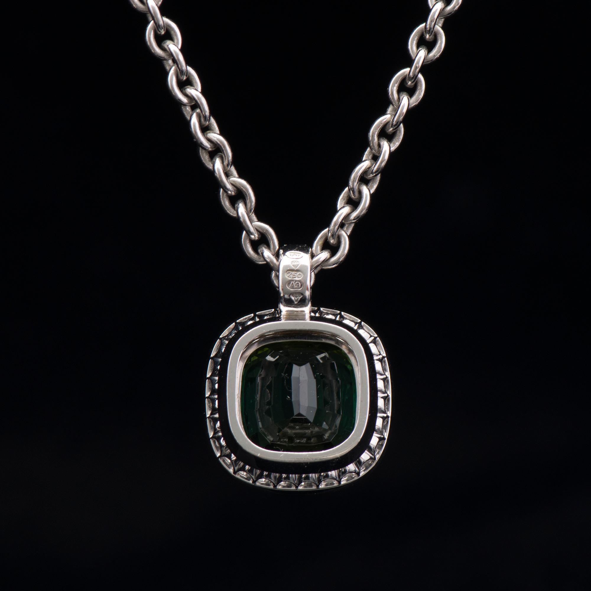 HÄNGE, fasettslipad turmalin, briljantslipade diamanter, 18K vitguld. T. Tillander, Helsingfors 2002.