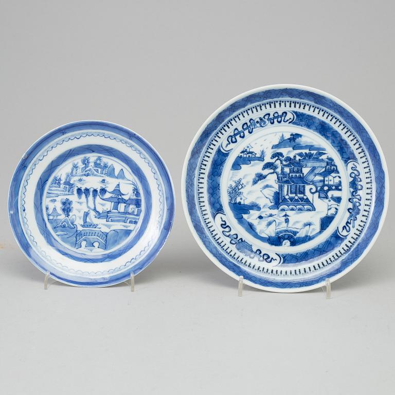 A Qianlong porcelain platter and seven 19th century dishes, Qing dynasty.
