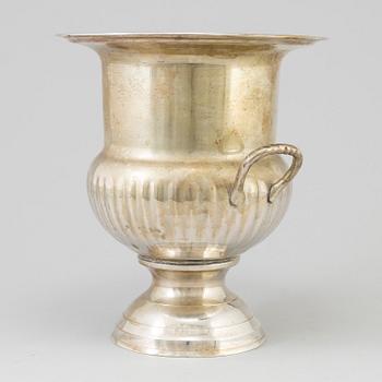 A late 20th century silver plate  Trophy Style Champagne Ice Bucket, International Silver Company Co., India.